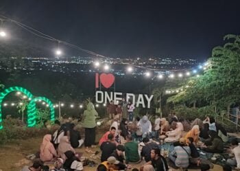 OneDayKopi Gresik Giri, Menawarkan Pesona Keindahan Luar Biasa Pada Malam Hari