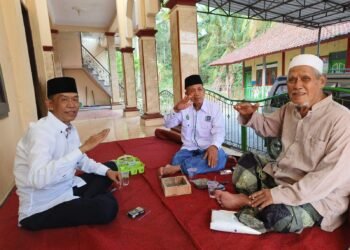 Romo KH Amin: Sesepuh Deklarator Memberikan Arahan kepada Abdul Halim, SH. Caleg DPR RI Bali