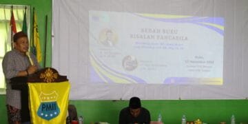 Ketua PCNU Bawean, KH. Fauzi Rauf, M.Pd., PMII Bawean Didorong Kumpulkan Bukti Perjuangan KH. Asyiq Mukri
